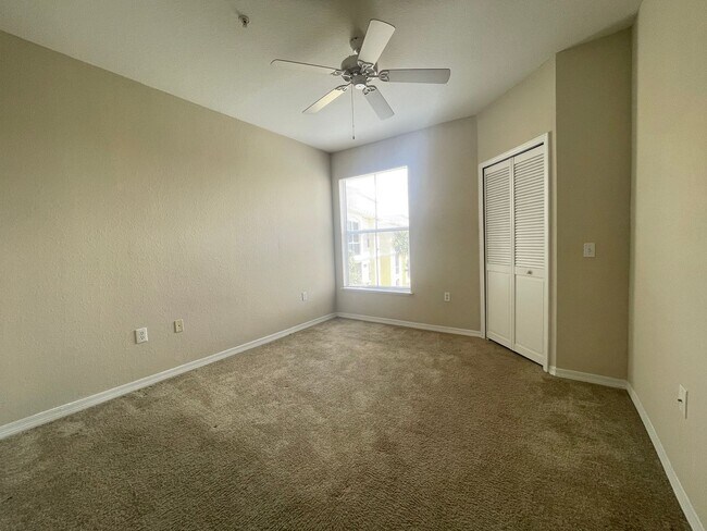 Building Photo - 1br/1ba Visconti Condo with Water View!