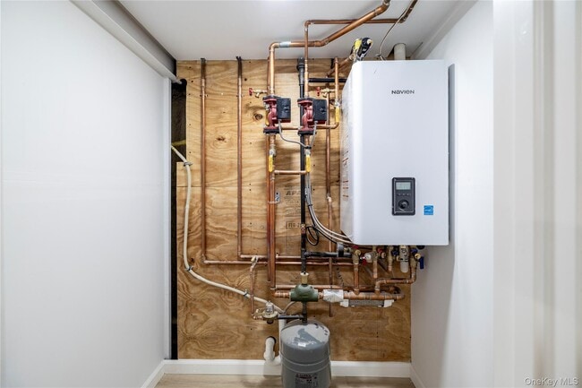 Building Photo - 3883 Franklin Ave