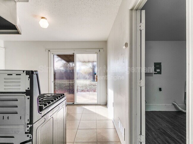 Building Photo - 9524 McIntosh Ave