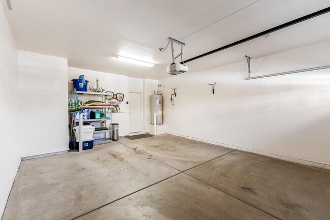Building Photo - 2250 E Deer Valley Dr