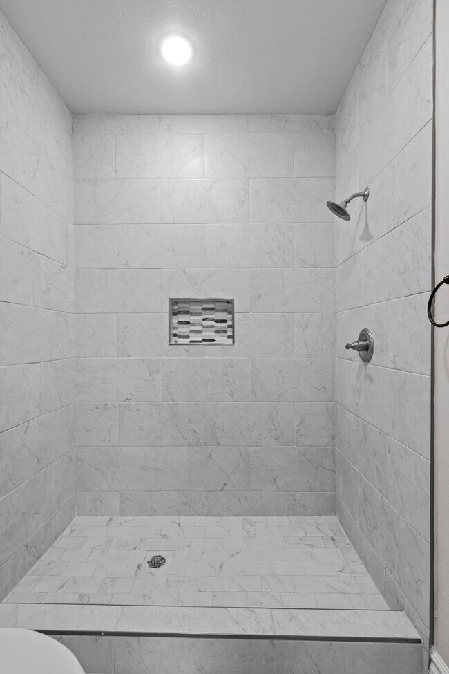 Building Photo - Yandell Unit 3