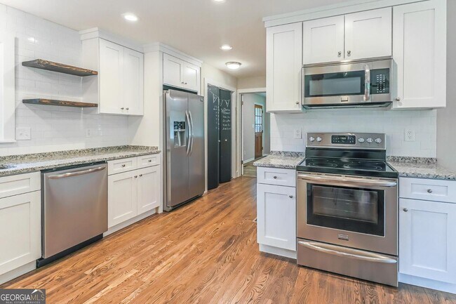 Building Photo - 99 Woodvalley Dr
