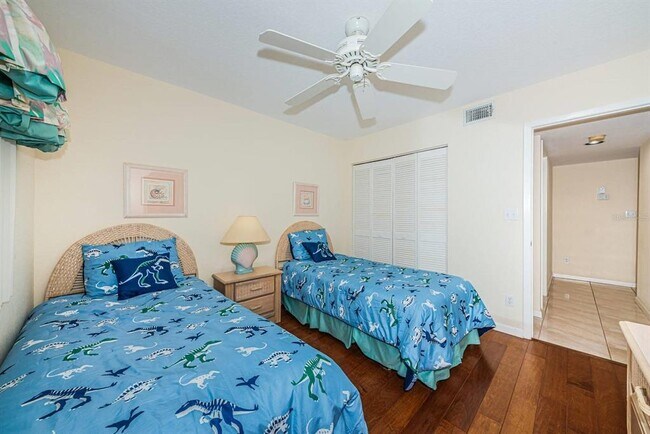 Building Photo - 6105 Bahia Del Mar Cir N