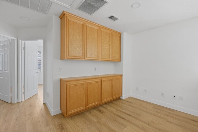 Building Photo - Gorgeous 3BD 2-Story Home in the Sorrento Community in Porter Ranch!