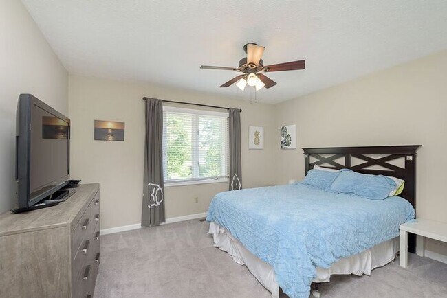 Building Photo - Lovely 4 Bedroom 2 Bath Home in Carmel!