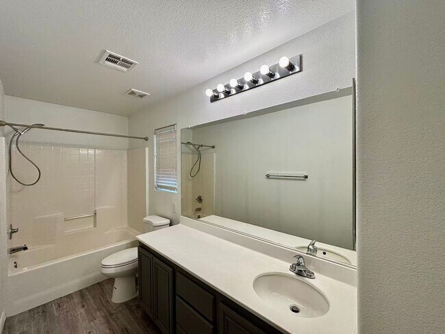 Building Photo - Welcome to this charming 4 bedroom, 2.5 bathroom home.