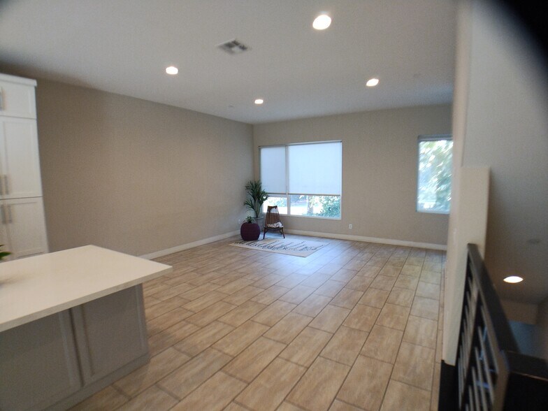 Building Photo - 139 W Live Oak Ave