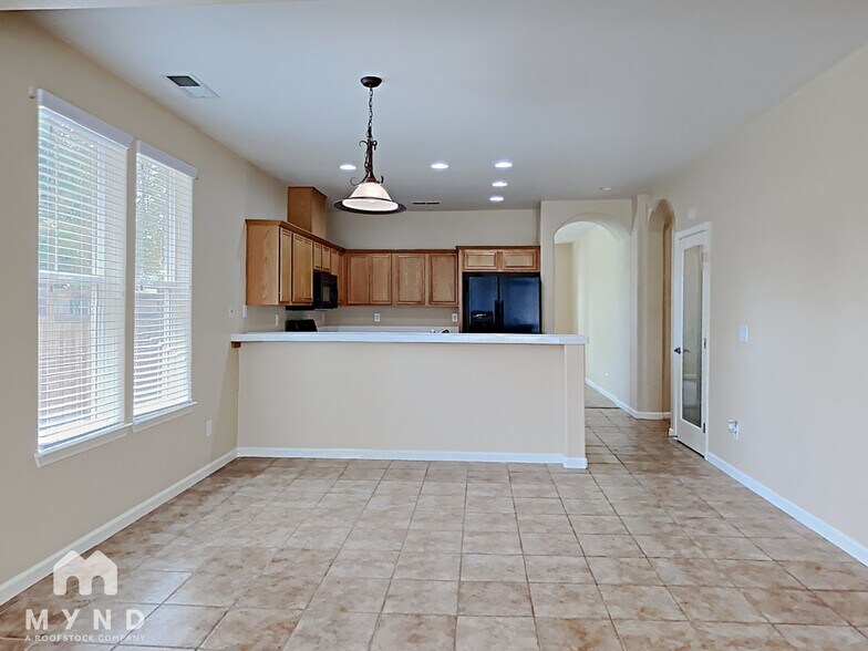 Building Photo - 6890 Apus Dr