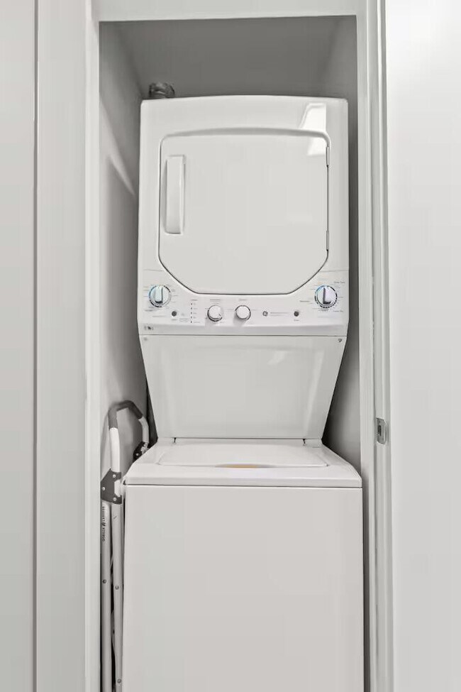 Building Photo - 322 NW 4th Ave