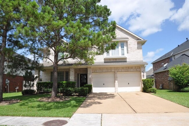 Building Photo - 2222 Drake Falls Dr