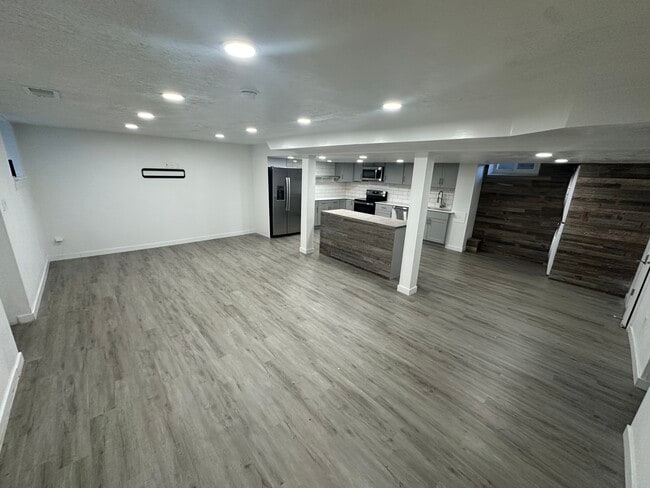 Building Photo - BEREA POPERTY ( PRIVATE)