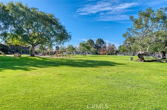 Building Photo - 2641 Alta Vista Dr