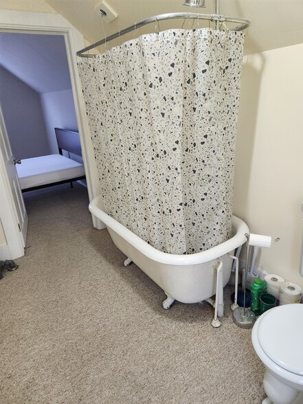 Building Photo - 321 W Eighth St