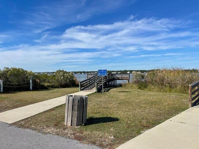 Building Photo - 1516 Sandpiper Ln