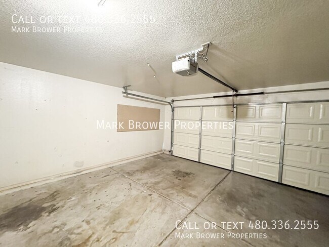 Building Photo - 449 E Meadows Ln