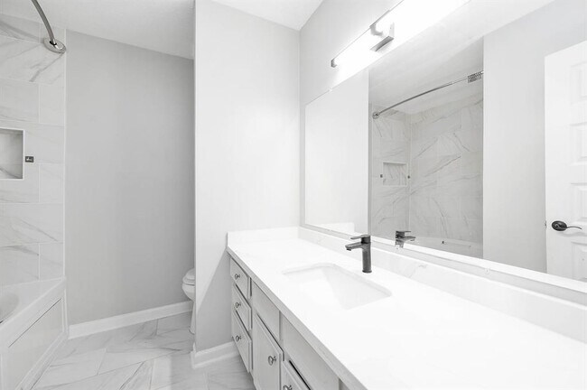 Building Photo - 10626 Sandpiper Dr