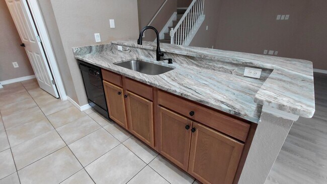 Building Photo - Beautiful 2 bedroom, 2.5 bath Condo in the...