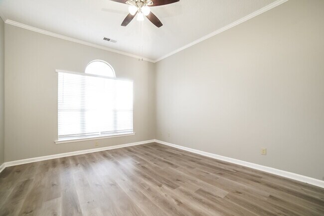 Building Photo - 4599 Meadow Cliff Dr