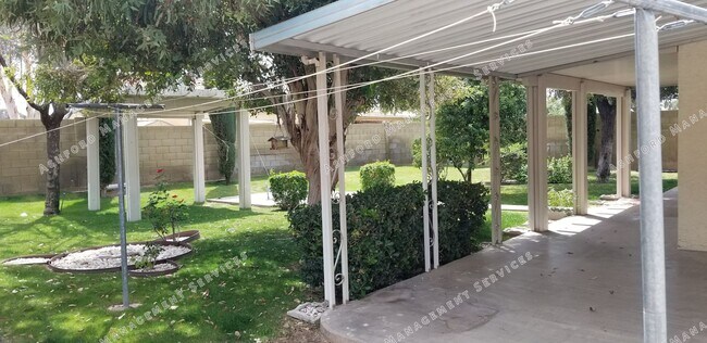 Building Photo - 3 BEDROOM 2 BATHROOM IN PHOENIX WITH TONS ...