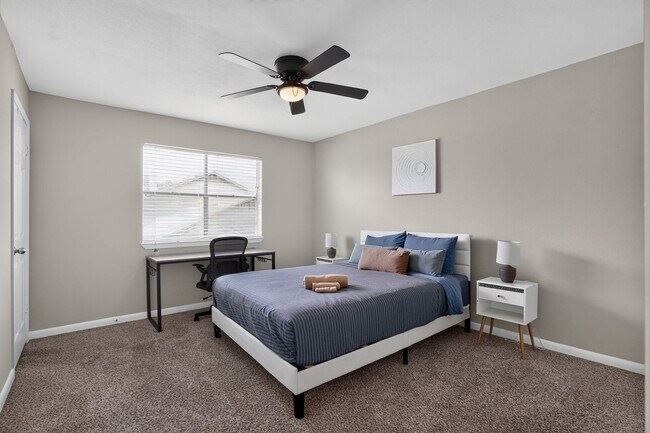 Building Photo - 5550 Folsom Dr