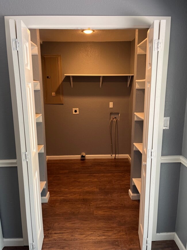 Building Photo - 2129 Brookshire St