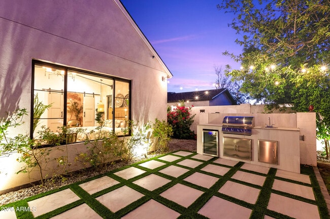 Building Photo - 2912 E Pierson St