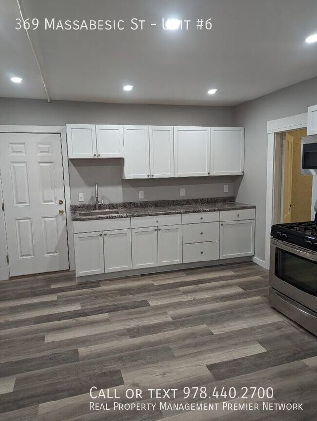 Building Photo - 369 Massabesic St