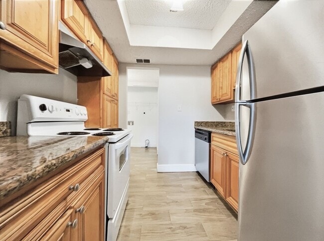 Building Photo - 2/2 Condo in Millenium Palms