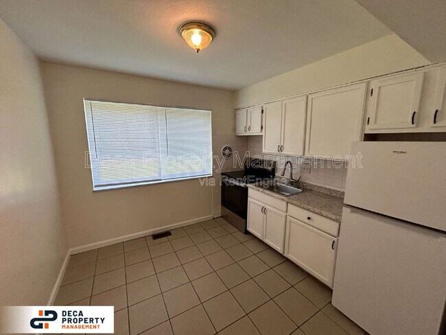 Building Photo - 9910 Broadmoor Dr