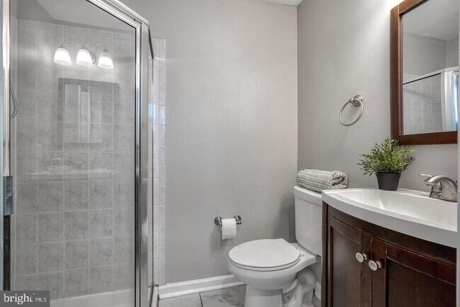Building Photo - 233 S Highland Ave