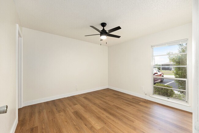 Building Photo - 3025 SE 55th Ave