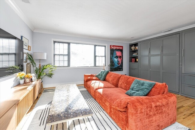 Building Photo - 4 Finch Pl