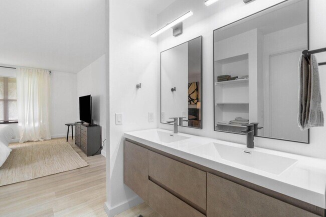 Building Photo - 13175 Chadwick Ct