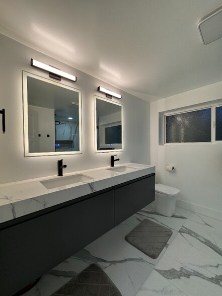 Building Photo - 12230 95th Pl NE