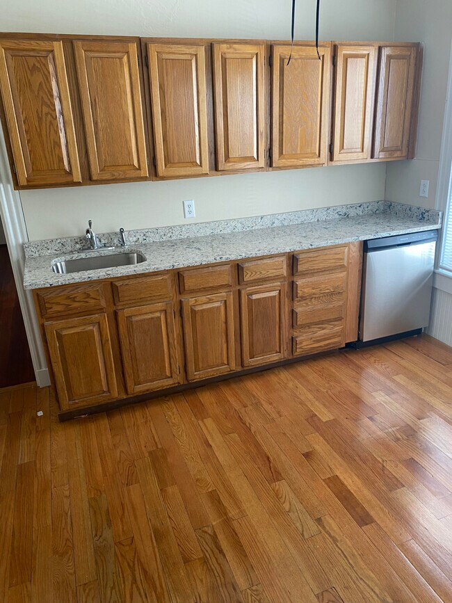 Building Photo - 18 Edison Green