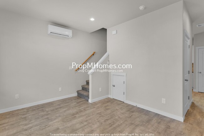 Building Photo - Modern Two Bedroom Home in Mt. Tabor!