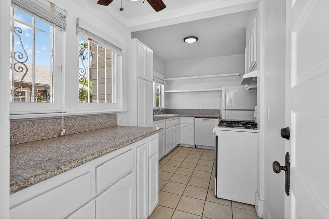 Building Photo - 521 Olive Ave