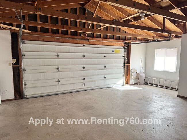 Building Photo - Spacious and Clean 2 bed Home In Joshua Tree