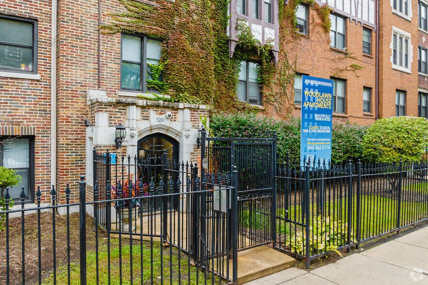 Entrance - Woodlawn House Apartments