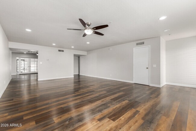 Building Photo - 15014 N 20th St