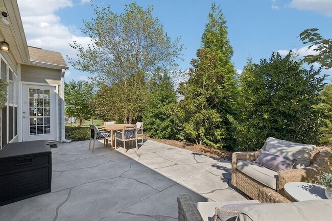 Building Photo - 239 Antebellum Ln