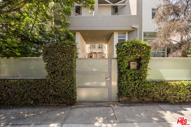 Building Photo - 27 Paloma Ave