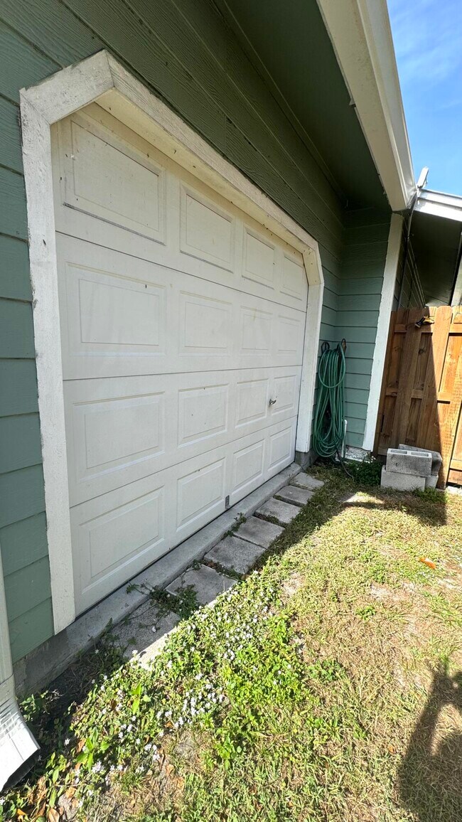 Building Photo - 5149 El Claro Cir