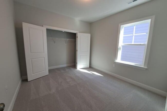 Building Photo - 324 Natsam Wds Wy