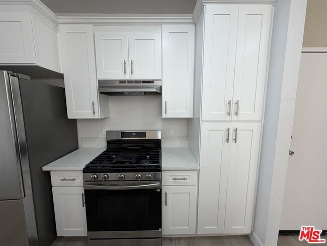 Building Photo - 156 S Oak Knoll Ave