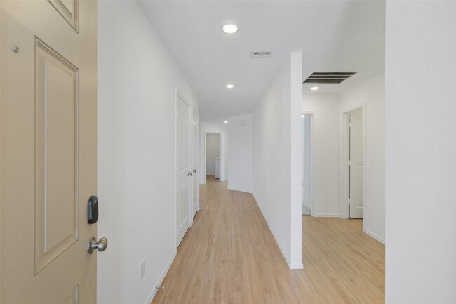 Building Photo - 27138 Breakaway Ln