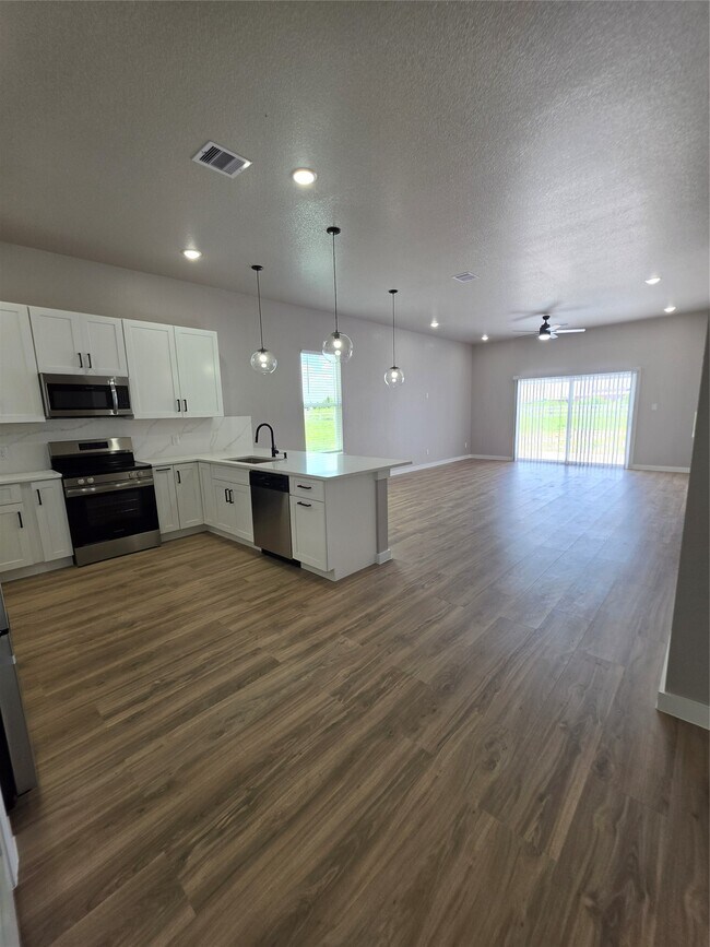 Building Photo - 727 Rd 5714
