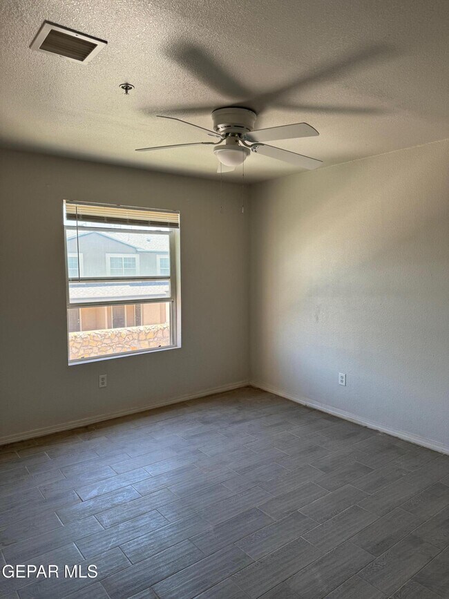 Building Photo - 6027 Brook Hollow Dr