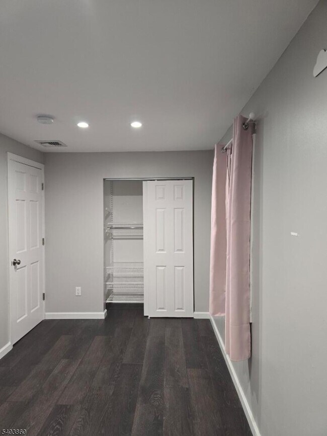 Building Photo - 36 Wawayanda Rd