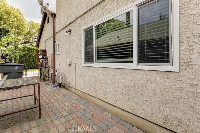 Building Photo - 247 N Oak Ave